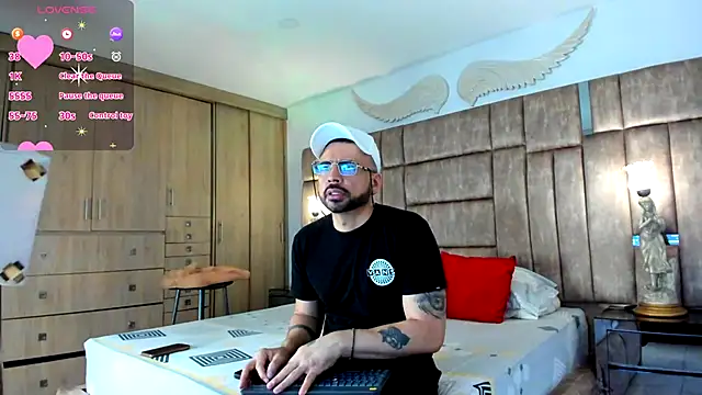 Snapshot of petterwilly1 chatting on 10.29.25 petterwilly1 online show from 10.29.25