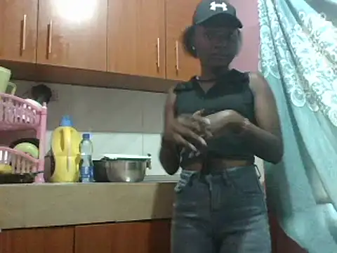 Snapshot of petite_12 chatting on 01.15.25 petite 12 online show from 01.15.25