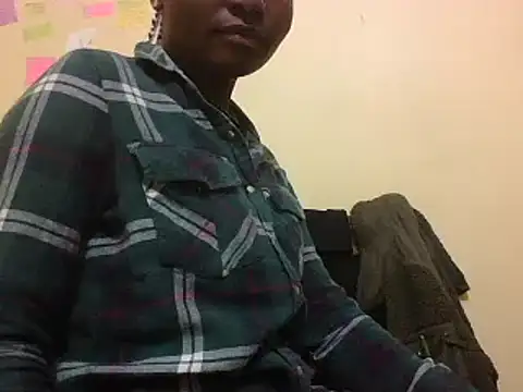 Snapshot of petite_12 chatting on 01.16.25 petite 12 online show from 01.16.25