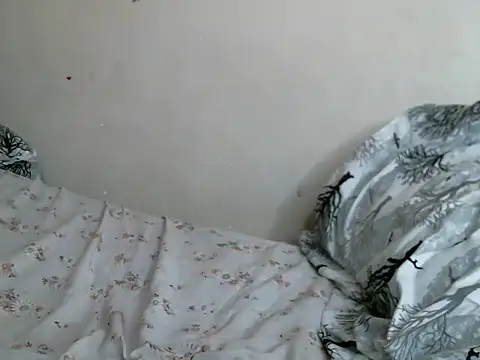 Snapshot of petite_12 chatting on 09.19.25 petite 12 online show from 09.19.25