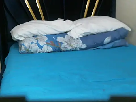 Snapshot of petite_12 chatting on 10.08.25 petite 12 online show from 10.08.25