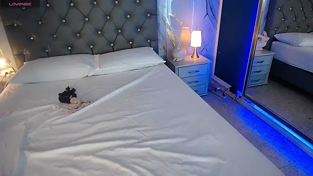 Julieta De Los Angeles online show from 01.21.25