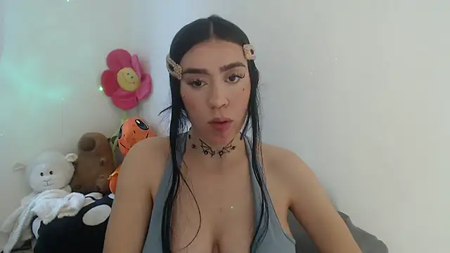Snapshot of Julieta_De_Los_Angeles chatting on 04.13.26 Julieta De Los Angeles online show from 04.13.26