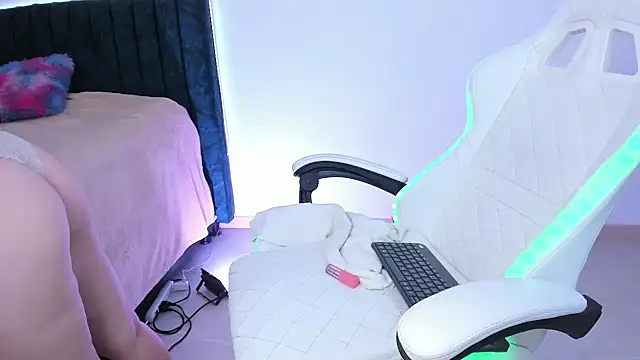 Snapshot of liaqueen610 chatting on 01.13.25 liaqueen610 online show from 01.13.25