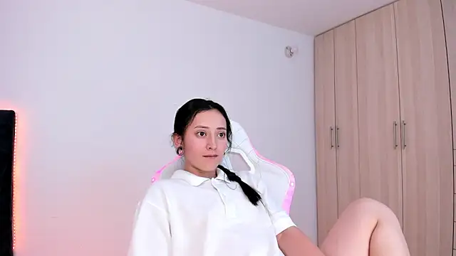 Snapshot of liaqueen610 chatting on 03.01.25 liaqueen610 online show from 03.01.25