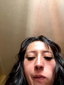 Snapshot of liaqueen610 chatting on 10.28.25 liaqueen610 online show from 10.28.25