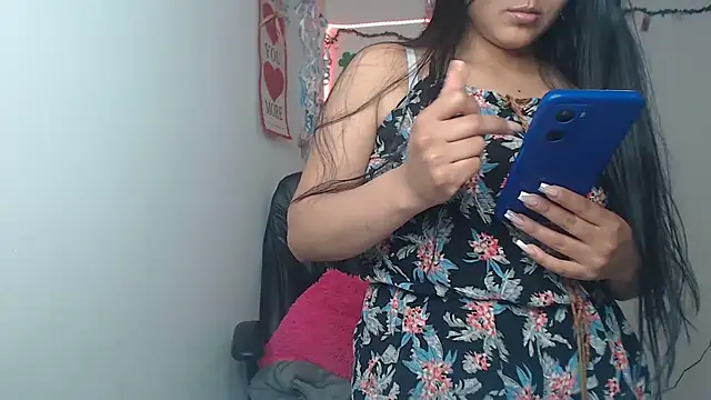 Snapshot of Zafiroweb09 chatting on 12.18.24 Zafiroweb09 online show from 12.18.24