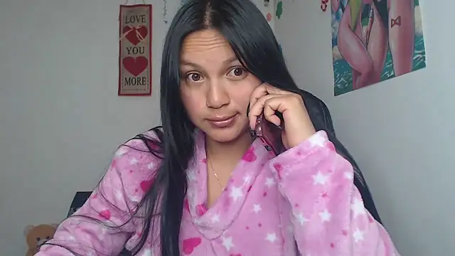 Snapshot of Zafiroweb09 chatting on 12.31.24 Zafiroweb09 online show from 12.31.24