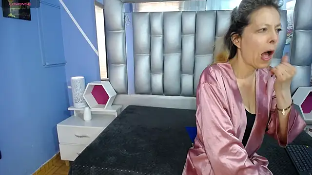 sophia ny online show from 09.10.25