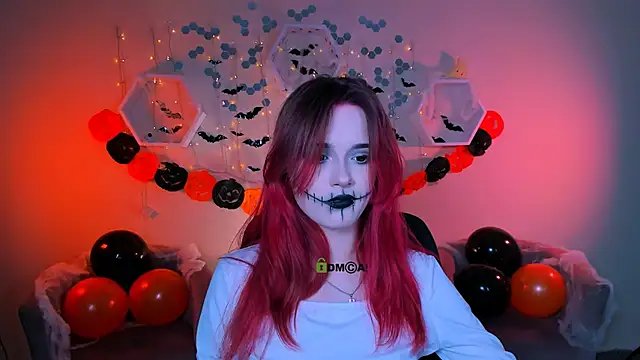 liana kisses online show from 10.24.25