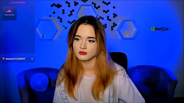 liana kisses online show from 11.19.25