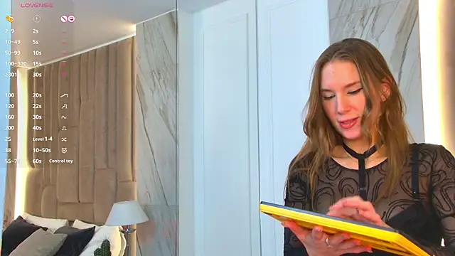 Snapshot of LeslieMines chatting on 01.23.25 LeslieMines online show from 01.23.25