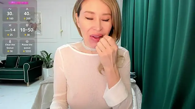 Jolie Ozolla online show from 02.12.25