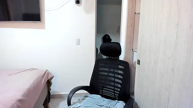 misstoya online show from 12.23.25