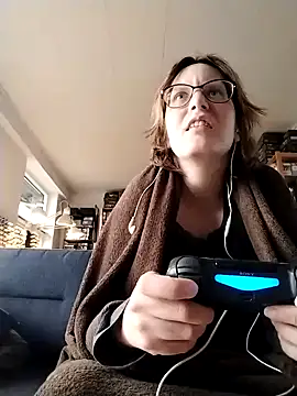 PernillaGirl online show from 10.04.25