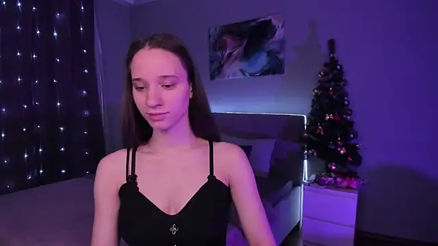 Snapshot of StaceySunny chatting on 12.11.24 StaceySunny online show from 12.11.24