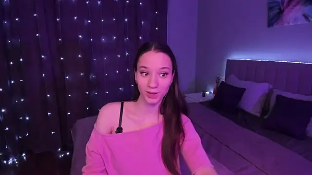 Snapshot of StaceySunny chatting on 12.18.24 StaceySunny online show from 12.18.24