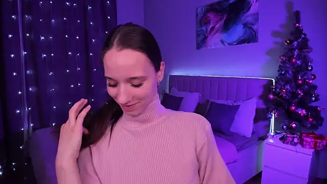 Snapshot of StaceySunny chatting on 12.19.24 StaceySunny online show from 12.19.24