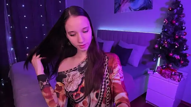 Snapshot of StaceySunny chatting on 12.30.24 StaceySunny online show from 12.30.24