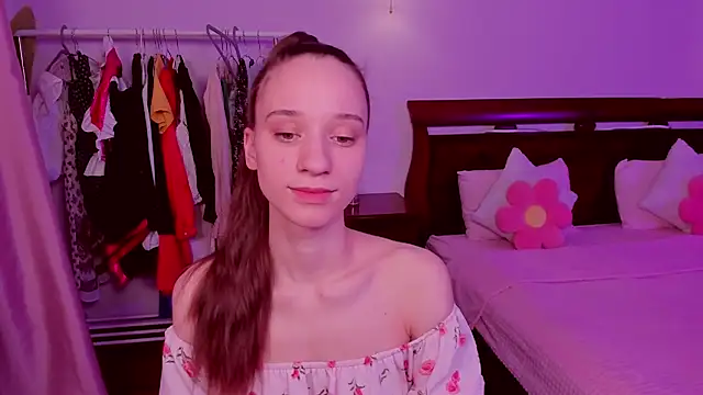 Snapshot of StaceySunny chatting on 02.02.26 StaceySunny online show from 02.02.26