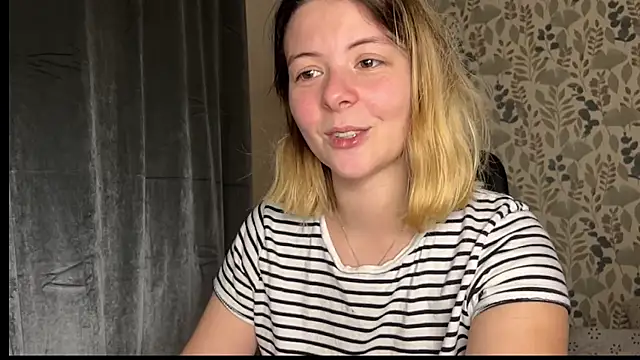 Snapshot of Nina_blain chatting on 01.06.25 Nina blain online show from 01.06.25