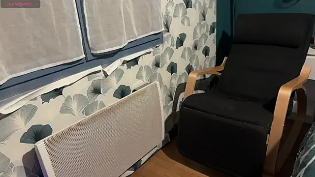 Snapshot of Nina_blain chatting on 09.16.25 Nina blain online show from 09.16.25