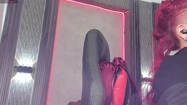 selene red  online show from 01.28.25