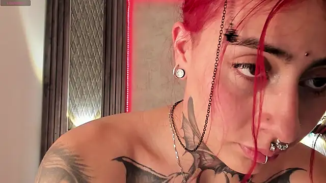 selene red  online show from 01.28.25