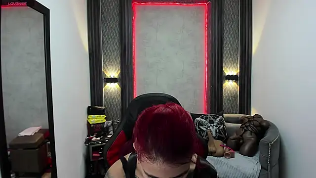 selene red  online show from 03.18.25