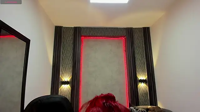 selene red  online show from 03.20.25