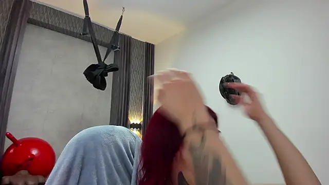 selene red  online show from 02.09.26