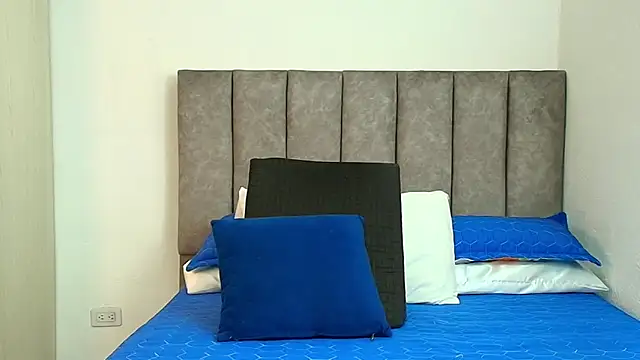 karina lewis  online show from 11.05.25