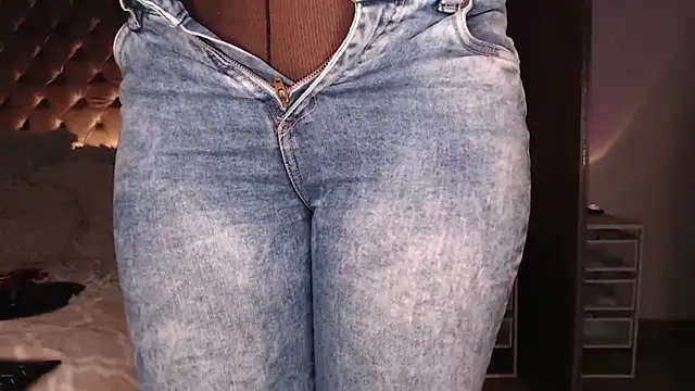 Roussmariehenao online show from 11.02.25