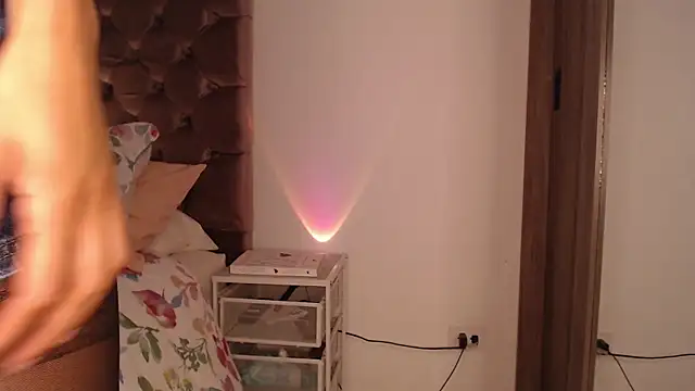 Roussmariehenao online show from 12.14.25