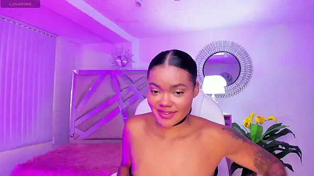 Snapshot of madisson_davon chatting on 12.20.24 madisson davon online show from 12.20.24