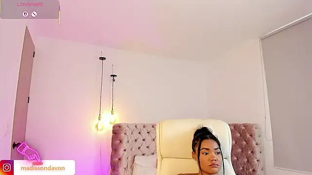 Snapshot of madisson_davon chatting on 09.10.25 madisson davon online show from 09.10.25