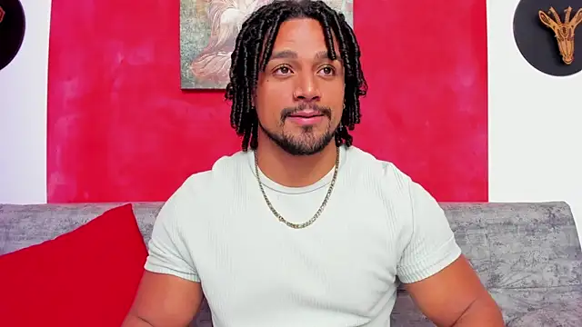 Snapshot of MikeEstevess chatting on 12.11.24 MikeEstevess online show from 12.11.24