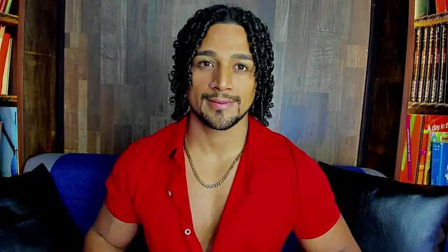Snapshot of MikeEstevess chatting on 02.22.25 MikeEstevess online show from 02.22.25