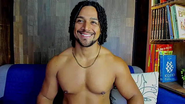 Snapshot of MikeEstevess chatting on 02.22.25 MikeEstevess online show from 02.22.25