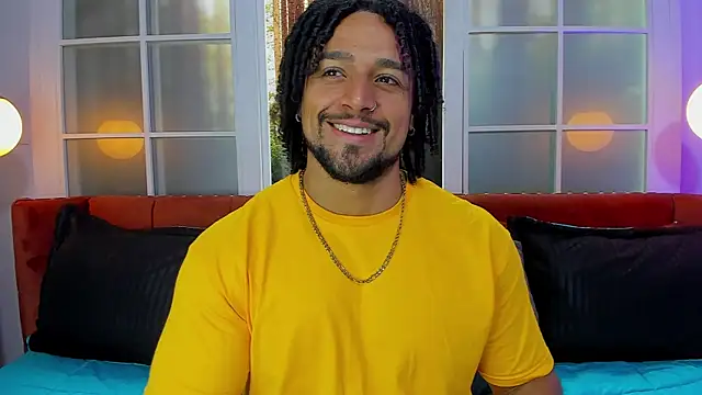 Snapshot of MikeEstevess chatting on 03.15.25 MikeEstevess online show from 03.15.25