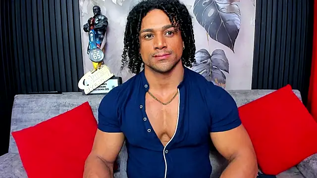Snapshot of MikeEstevess chatting on 09.15.25 MikeEstevess online show from 09.15.25