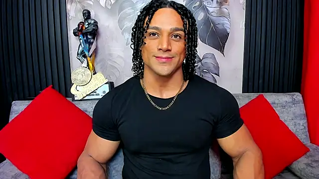 Snapshot of MikeEstevess chatting on 10.08.25 MikeEstevess online show from 10.08.25