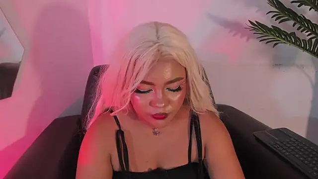 Snapshot of cherry_chel chatting on 01.30.25 cherry chel online show from 01.30.25
