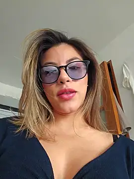 Karen San Miguel online show from 11.10.25