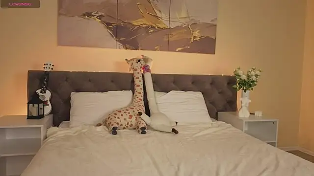 Ariella Sol online show from 11.09.25