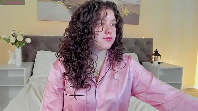 Snapshot of Ariella_Sol chatting on 04.21.26 Ariella Sol online show from 04.21.26