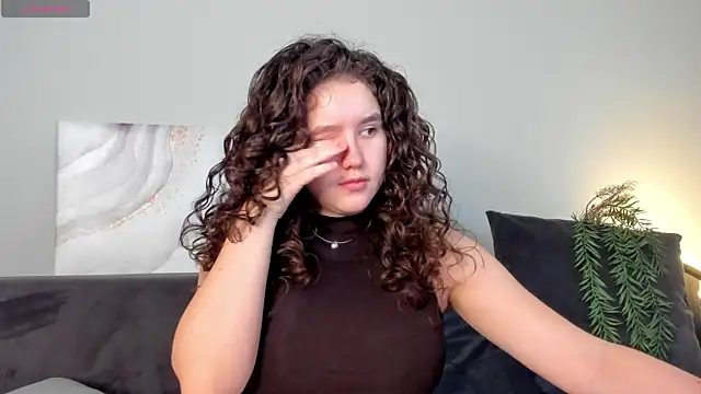 Snapshot of Ariella_Sol chatting on 04.24.26 Ariella Sol online show from 04.24.26