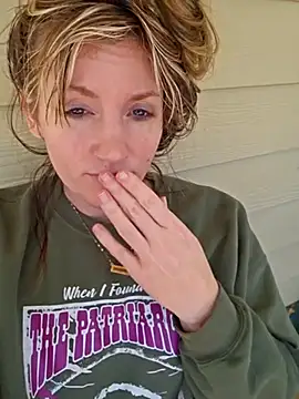 Snapshot of foreverzays chatting on 02.24.25 foreverzays online show from 02.24.25