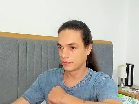 uglycoyote18 online show from 10.26.25