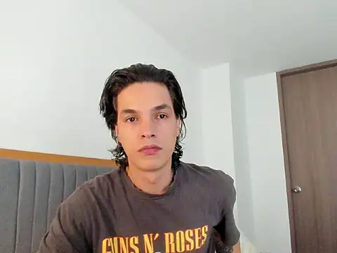 uglycoyote18 online show from 04.25.26